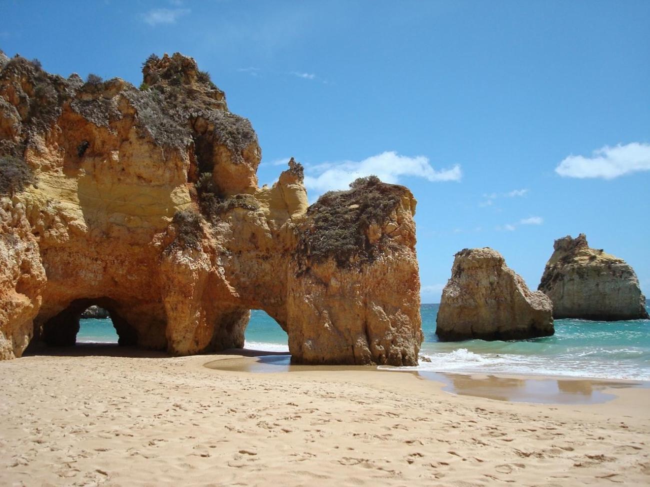 Luxury 2 Min Beach With Balcony, Ocean View, Wifi, Ac, Smarttv Portimao Exterior photo