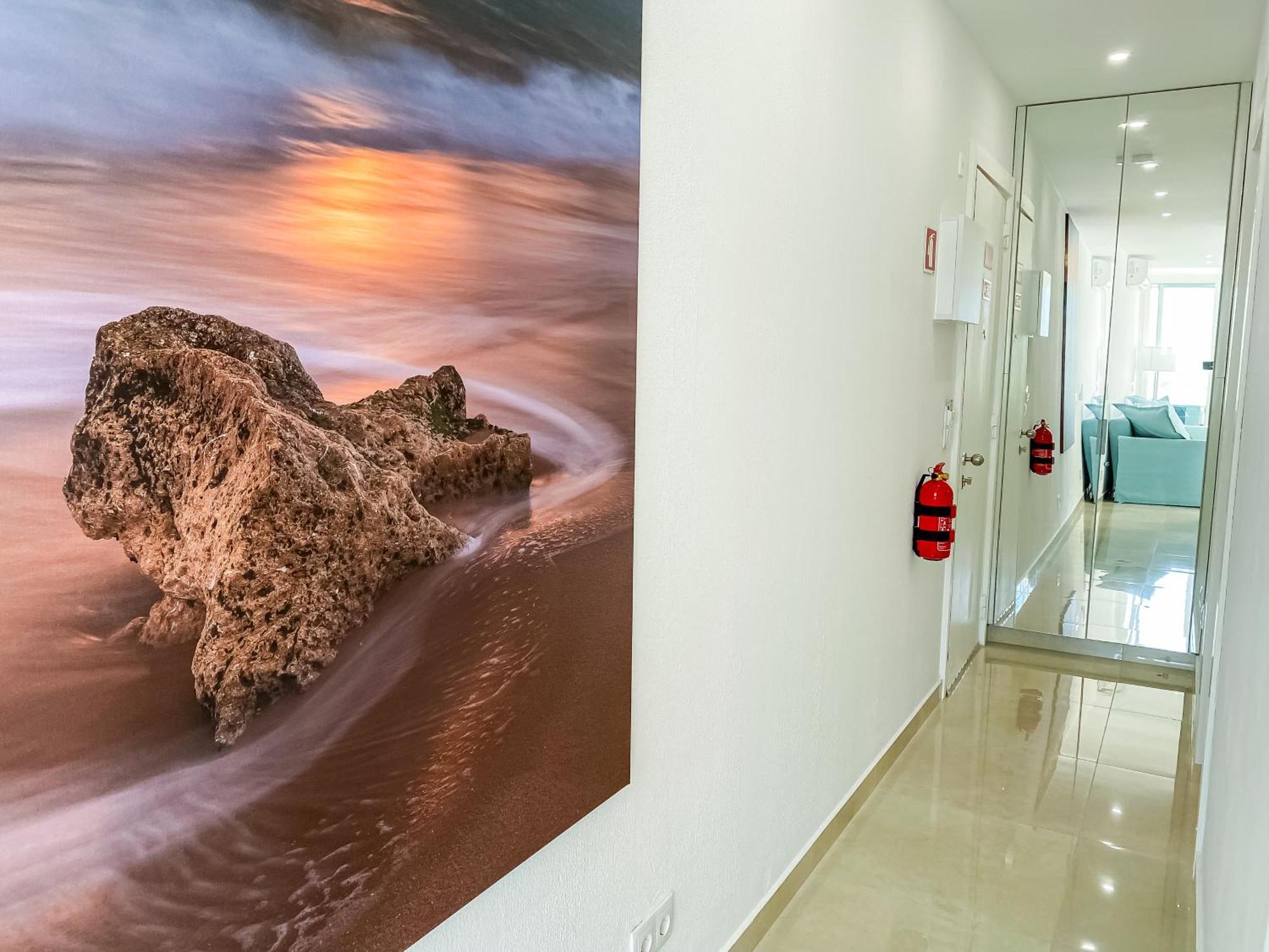 Luxury 2 Min Beach With Balcony, Ocean View, Wifi, Ac, Smarttv Portimao Exterior photo
