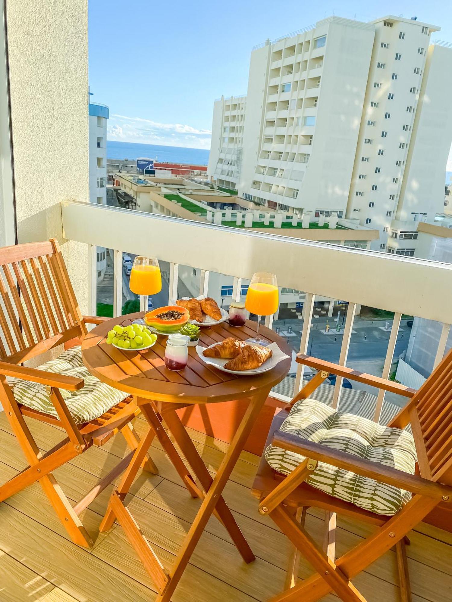 Luxury 2 Min Beach With Balcony, Ocean View, Wifi, Ac, Smarttv Portimao Exterior photo